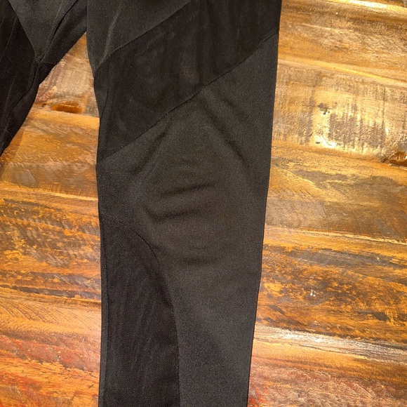 black leggings with mesh - Picture 3 of 5